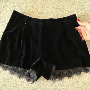 DIANE VON FURSTENBURG VELVET DRESS SHORTS W/ LACE SCALLOPED TRIM ~ size 8